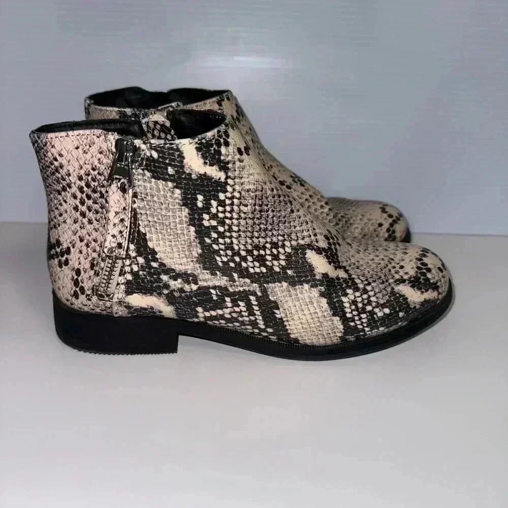 Women's Time and Tru Boots, Size 7, Beige and Black Snakeskin Booties